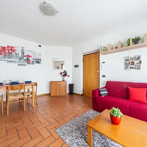 Cozy Apt - Private Parking & Terrace Milan