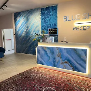 https://blue-shades-aparthotel.it-tuscanyhotel.com