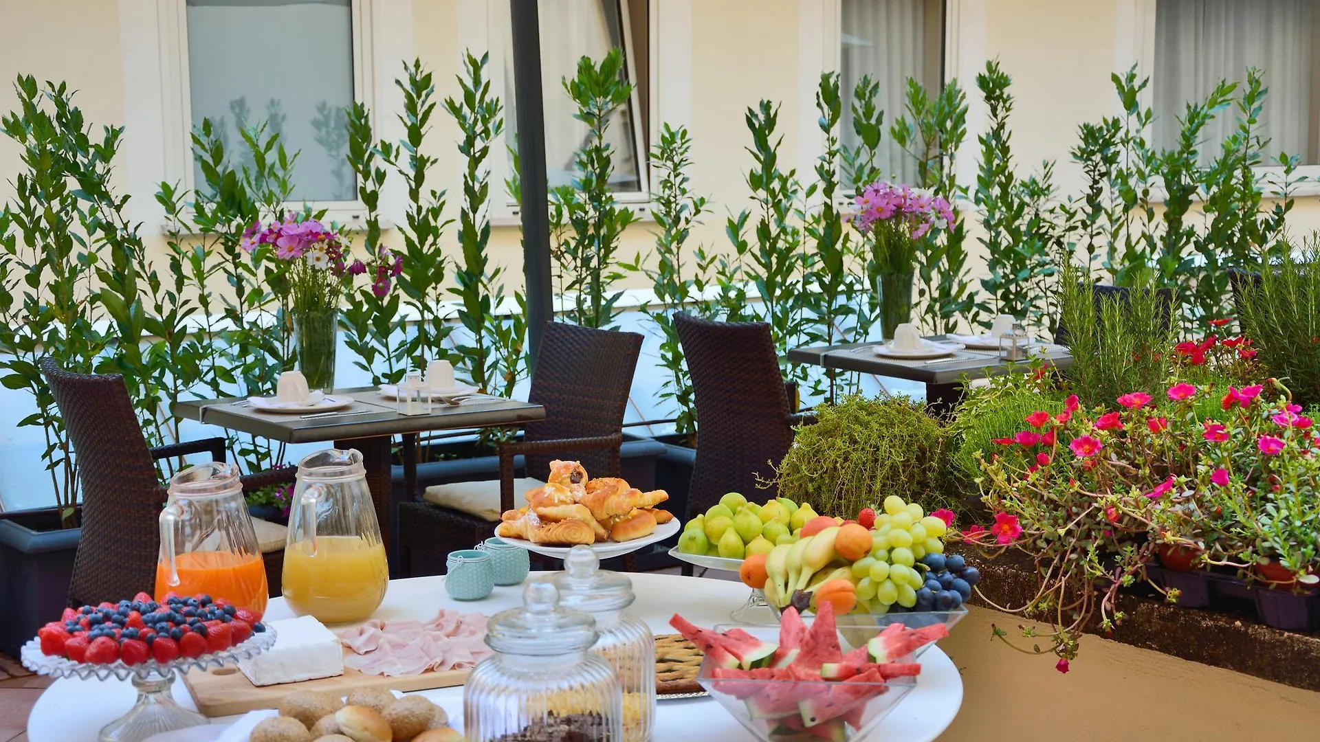 Lh Hotel Lloyd Roma  Rome